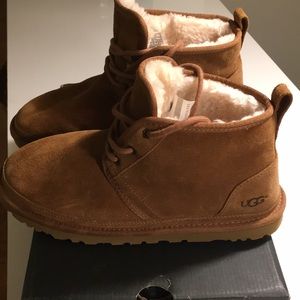 New in box Men’s Neumel Ugg’s size 8.